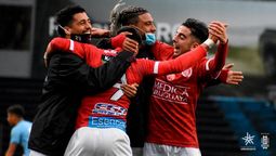 altText(Rentistas le ganó a Torque y se afirmó en la punta)}