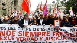 altText(Una marcha en Santiago por la memoria y la vida)}