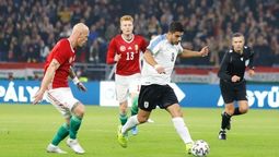 altText(Uruguay le ganó a Hungría con buen fútbol en el primer tiempo)}