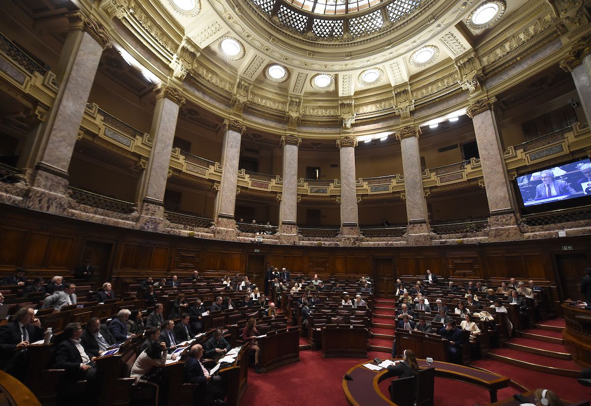 Asamblea General vota levantamiento del veto sobre trabajadores de Casa de Galicia.