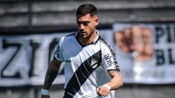 Nacional ofertó por un volante y un lateral derecho