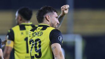 Peñarol enfrenta a Racing por la Libertadores con un cambio en el once titular