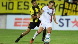 altText(Peñarol jugó mal y Newell´s se llevó el partido)}