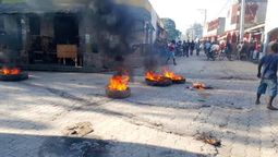 altText(Haitianos rechazan intervención y son reprimidos)}