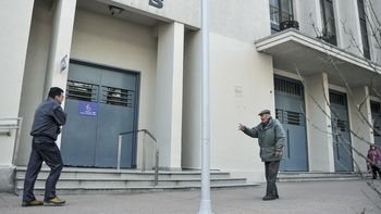 Reforma: el gobierno no se la juega y el FA lo cuestiona