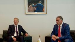 altText(Orsi se reunió con ex primer ministro británico Tony Blair)}