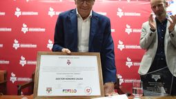 altText(Tabárez recibió el Honoris Causa y elogió a la selección)}