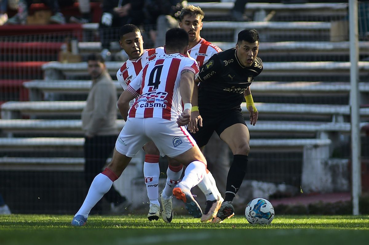 Peñarol ante River Plate por el Clausura.