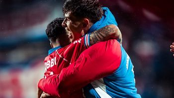 Lluvia de expulsados: Nacional le ganó 2 a 1 a Racing