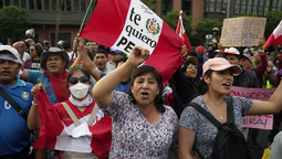 altText(Perú: manifestantes toman aeropuerto de Arequipa)}