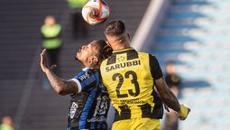altText(Peñarol superó por 2 a 1 a Liverpool y habrá final clásica)}