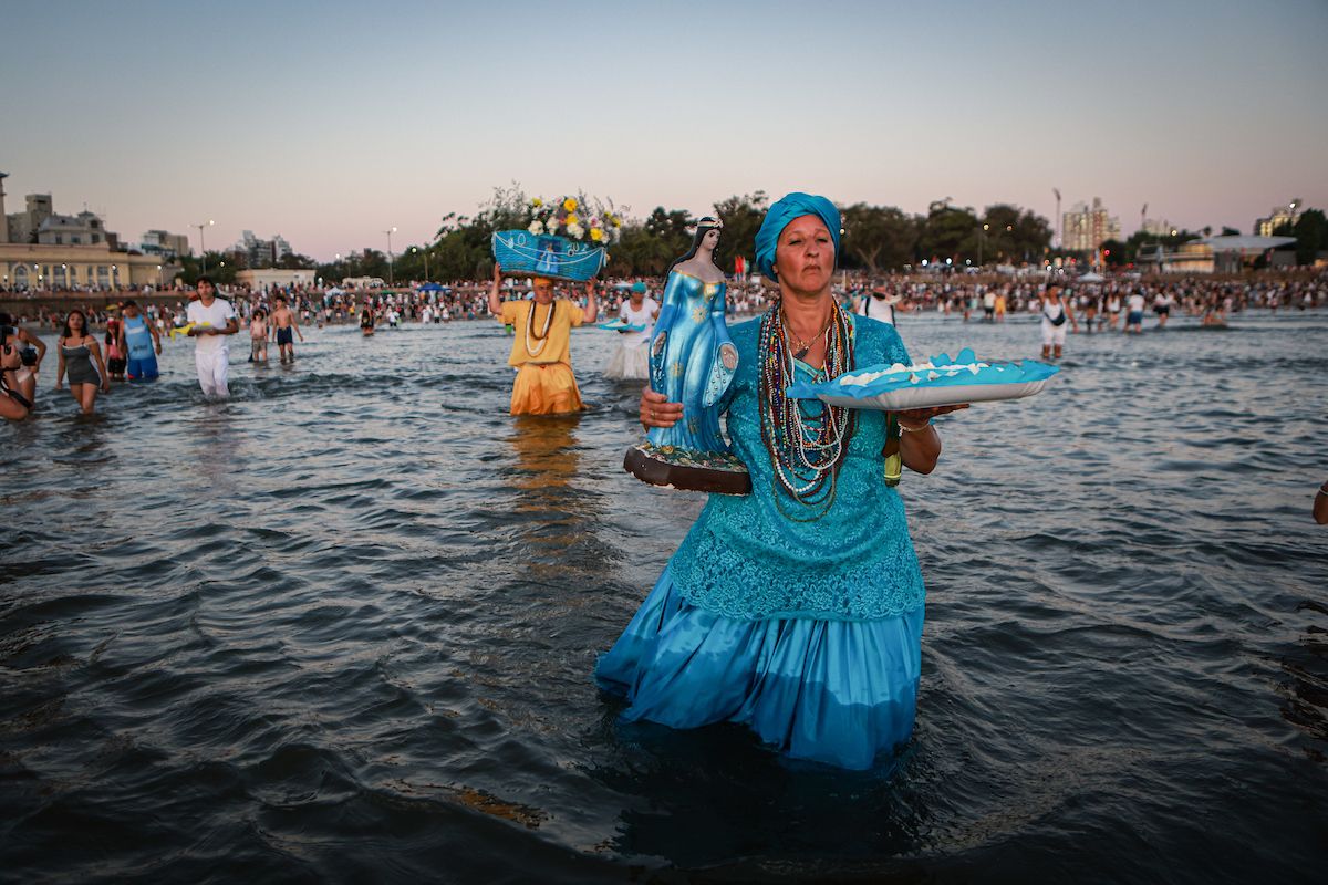 Celebración de Iemanjá en playa Ramirez. 