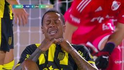 altText(Preocupación en Peñarol: Abel Hernández salió lesionado en los primeros minutos frente a River)}