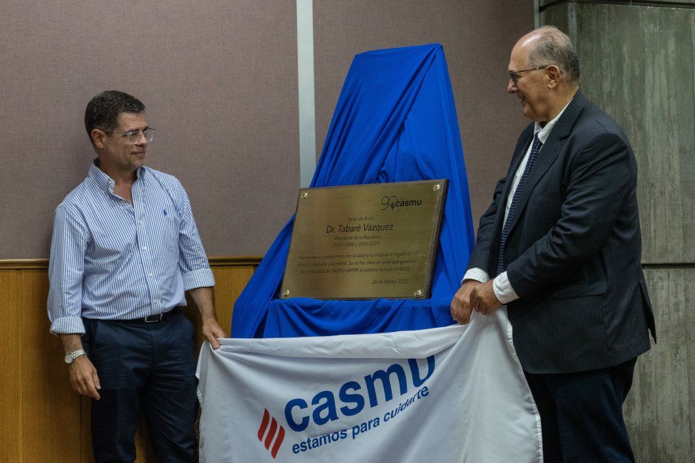 Homenaje a Tabaré Vázquez en la conmemoración de los 90 años de Casmu Iampp.