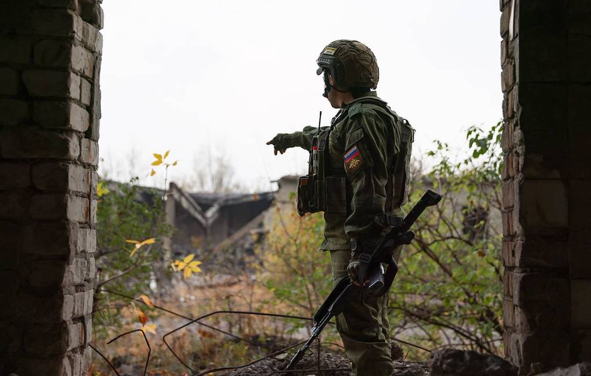 Soldado ruso en el frente de Ucrania.