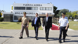 altText(Vázquez y Lacalle Pou ya están en Buenos Aires)}