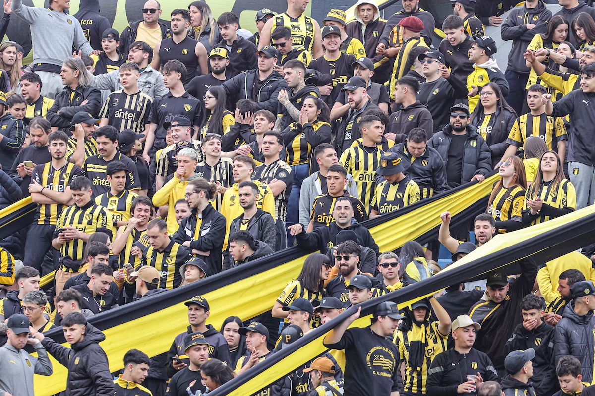 Peñarol se prepara para cerrar el domingo la temporada 2024 con el título del Uruguayo.