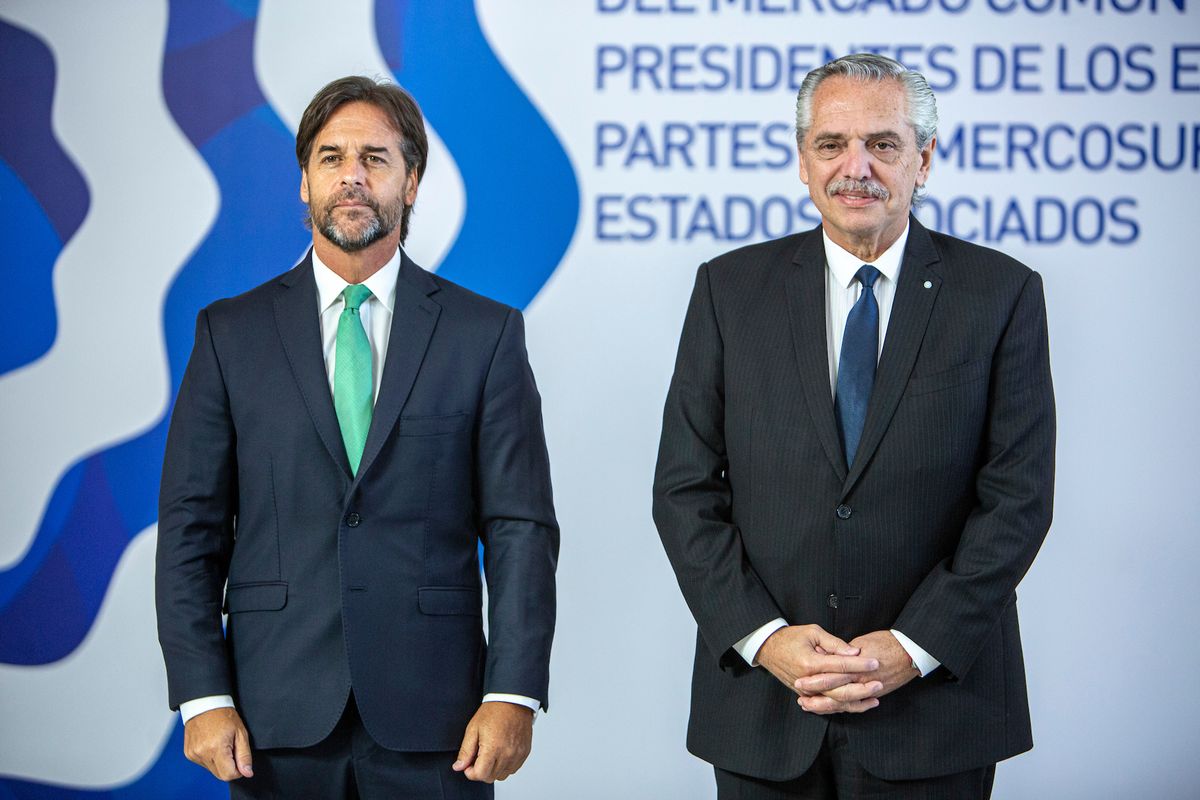 Luis Lacalle Pou y Alberto Fernández en la cumbre de presidentes del Mercosur.