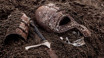 Un hombre encontró en el patio de su casa una tumba vikinga
