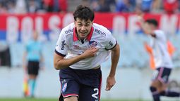 altText(La reacción de Luis Suárez frente al gol de Gonzalo Petit)}