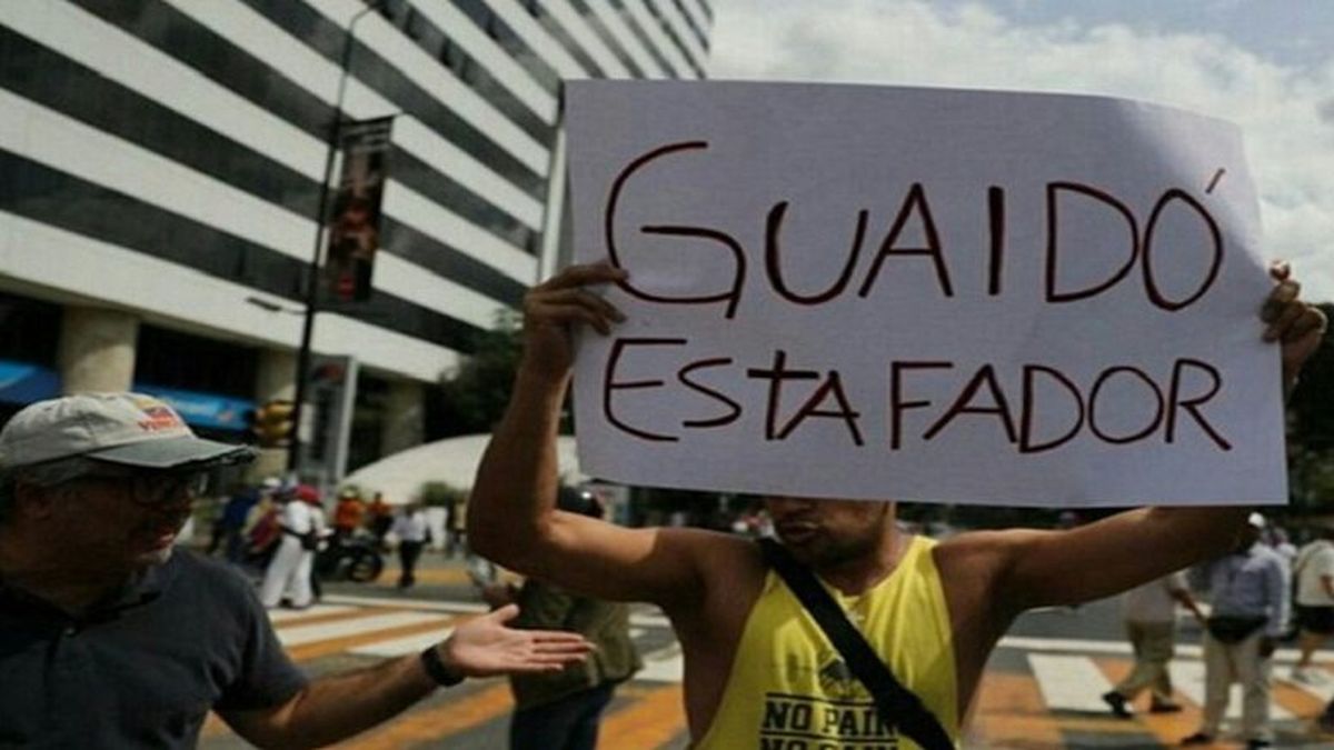 Dirigente opositor abandona a Guaidó y lo acusa de corrupción