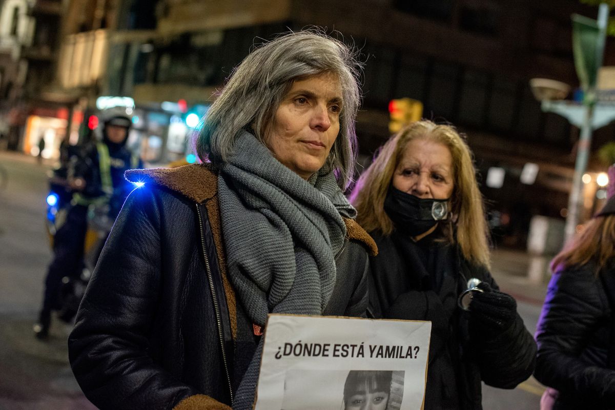 La madre de Lola Chomnalez en la marcha.