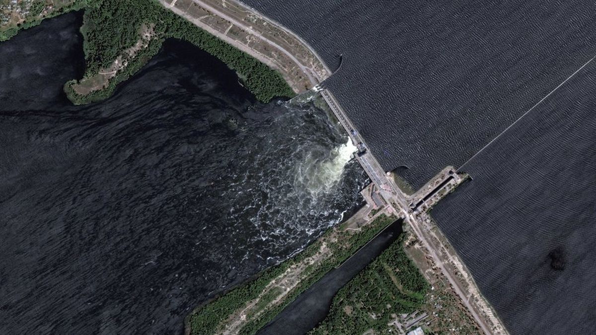 Ucrania atacó la central hidroeléctrica de Kajovka