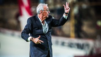 Jorge Fossati sufrió un accidente pero está fuera de peligro.