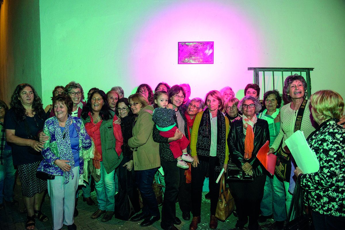Colocaci&oacute;n de placa recordatoria en la exc&aacute;rcel de mujeres en Cabildo, a&ntilde;o 2017.