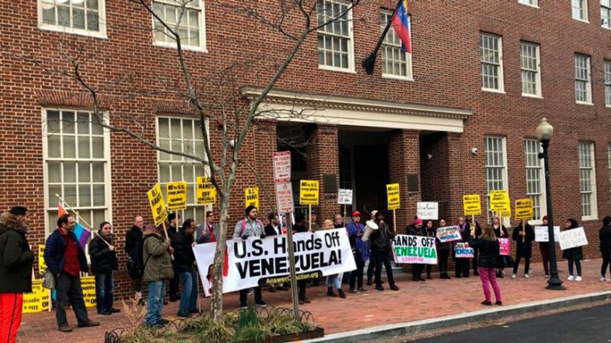 La lucha por la embajada de Venezuela en Washington