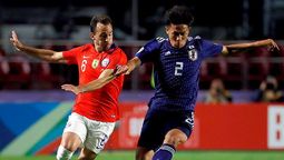 altText(Chile goleó a Japón e igualó la línea de Uruguay en puntos y goles)}