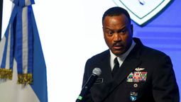 Holsey deja su cargo en medio de la operación más importante de su carrera.