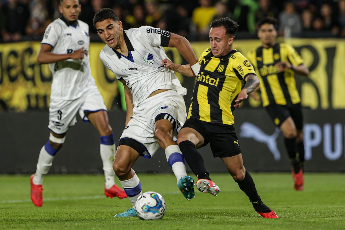 Torneo Uruguayo…Peñarol se quedó con la tabla anual y quedó a un partido del  título – HISTORIAS Y ANECDOTAS DE FÚTBOL