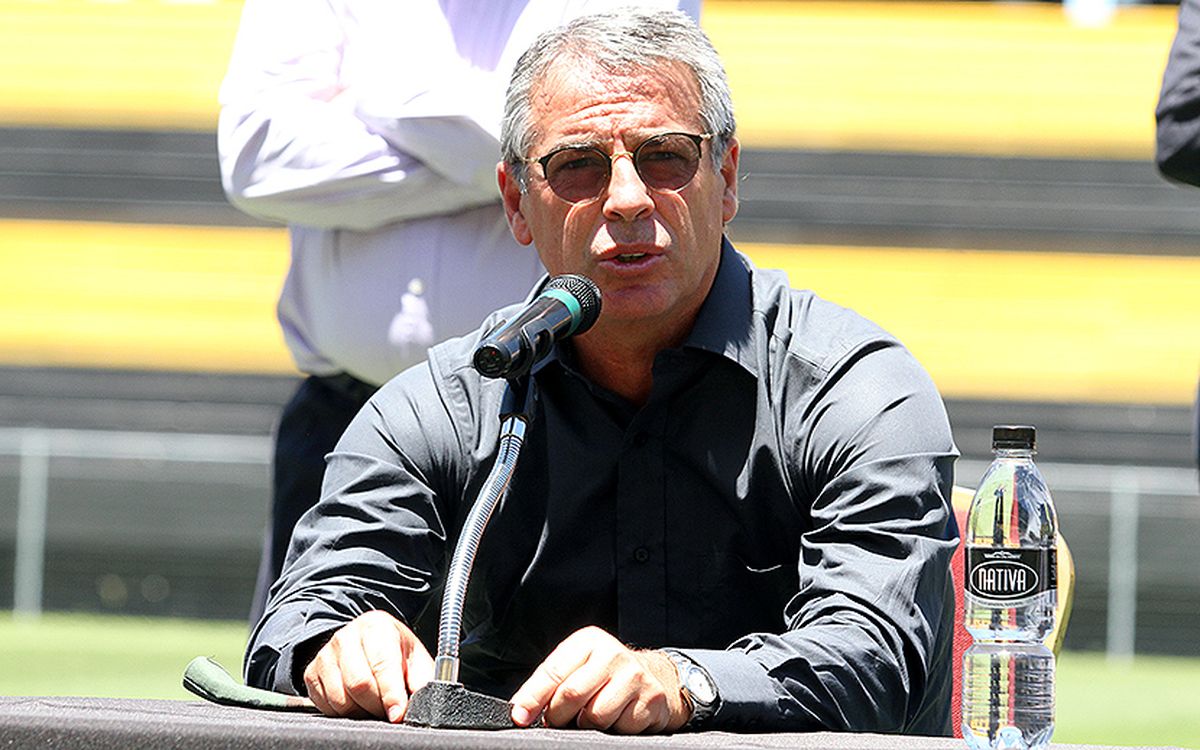 Pablo Bengoechea está en la cuerda floja como director deportivo de Peñarol.