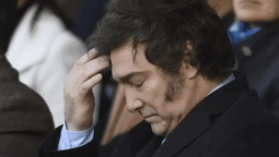 altText(Milei cruzó a Chiqui Tapia por eliminación de Boca y River y reivindicó a las SAD, pero con datos falsos)}