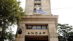 altText(Ancap genera «clima de alarma» cuando hay stock de combustible, según Pit-Cnt)}