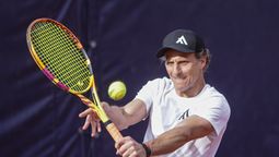 altText(Diego Forlán debutará en noviembre como tenista profesional)}