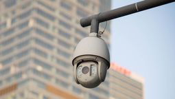 altText(El nuevo sistema con IA para detectar autos robados que implementará Santiago de Chile)}