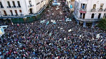 Reflexiones sobre la multitudinaria marcha universitaria en Argentina