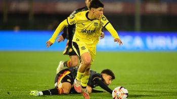 Peñarol tuvo todo para perderlo y rescató un empate en la hora ante Progreso