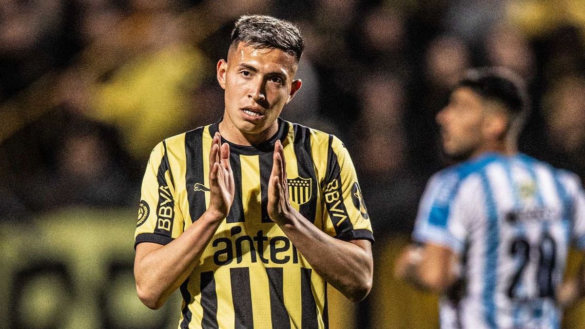 Adrián Fernández espera su oportunidad en Peñarol.