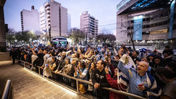 altText(Fiebre por la final: Más de 10 mil uruguayos cruzaron)}