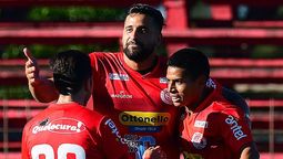 altText(Rentistas se trepó a la punta y espera por el resultado de Deportivo Maldonado que juega el domingo)}