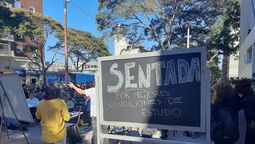 altText(Estudiantes del Instituto de Profesores Artigas movilizados)}