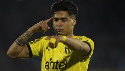 altText(Peñarol acordó con Gremio el regreso de Arezo; solo falta un detalle)}