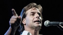 altText(Gestión de Lacalle Pou registra caída de cinco puntos)}