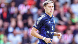 altText(Ugarte tuvo minutos con el Manchester United)}