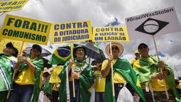 altText(Bolsonaristas cortan vías de acceso al Aeropuerto de Brasilia)}