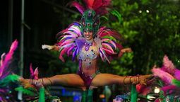 altText(El renovado desfile de carnaval abrió la fiesta de Momo)}
