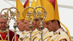 altText(La Iglesia Católica excomulga a la cúpula de la Sociedad de San Pío X y declara la ruptura formal)}
